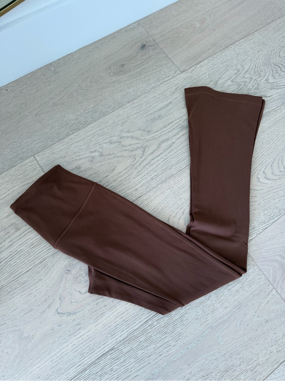 Lululemon - Picture 2 of 4